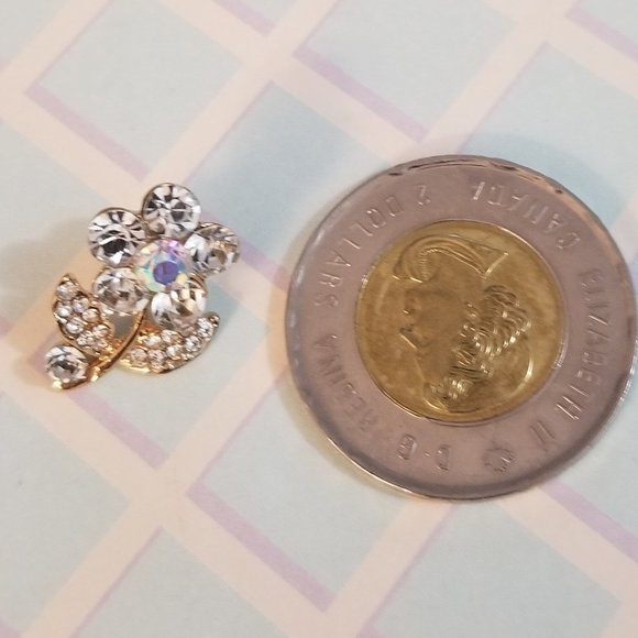 Tiny Daisy Crystal Flower Lapel Pin Brooch - Picture 5 of 5